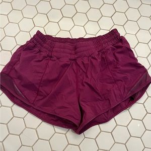 Lululemon hotty hot shorts 2.5”